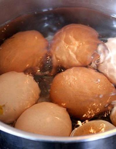 Lavaboya dökmeyin İşte haşlanmış yumurtanın suyunun 4 faydası...