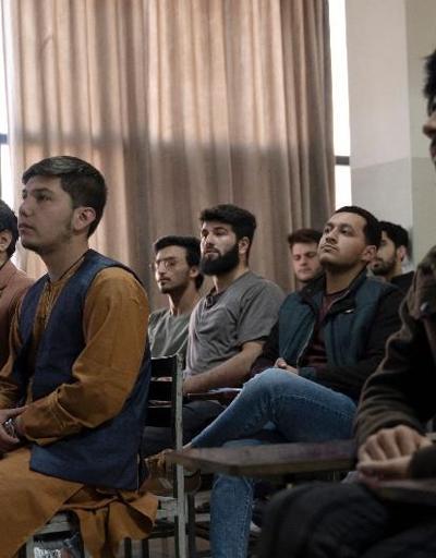 Afganistanda üniversiteler kadın öğrenciler olmadan eğitime başladı