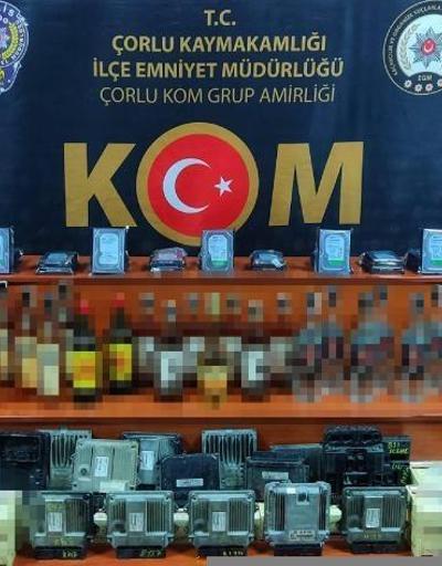 Bulgaristandan gelen minibüste kaçak içki ele geçirildi; 2 gözaltı