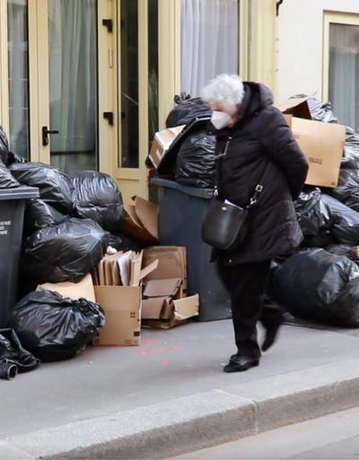 Pariste grev nedeniyle sokaklar çöple dolu