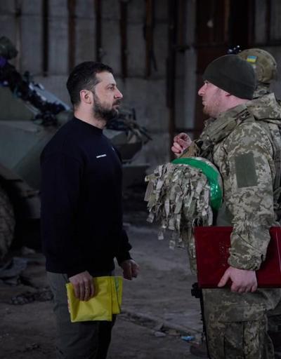 Çatışmaların en yoğun olduğu adres… Kiev duyurdu: Zelenski’den cephe hattına ziyaret