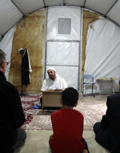 Depremin vurduğu Gaziantepte, çadırda ilk teravih