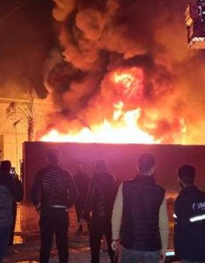 Adanada geri dönüşüm fabrikasının deposu yandı