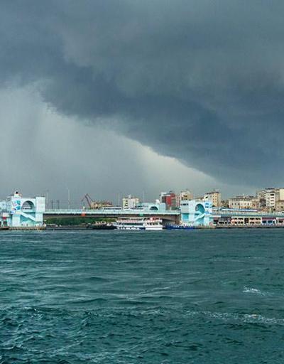 İstanbulda vapur seferlerine yağmur engeli