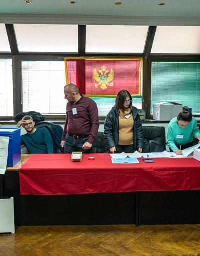 Karadağda halk cumhurbaşkanlığı seçiminin ikinci turunda sandık başında