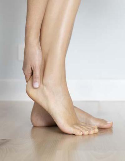 Soğuk ayaklar, topuk çatlağı, kalın tırnaklar... Ayaklarımız sağlığımız hakkında bize ne söylüyor