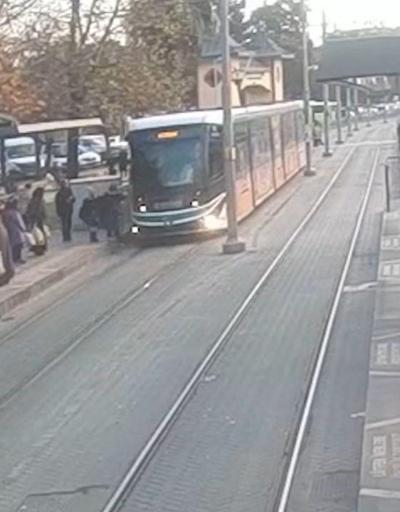 Yürekler ağza geldi: Yolcu, tramvayın altında kalmaktan son anda böyle kurtuldu