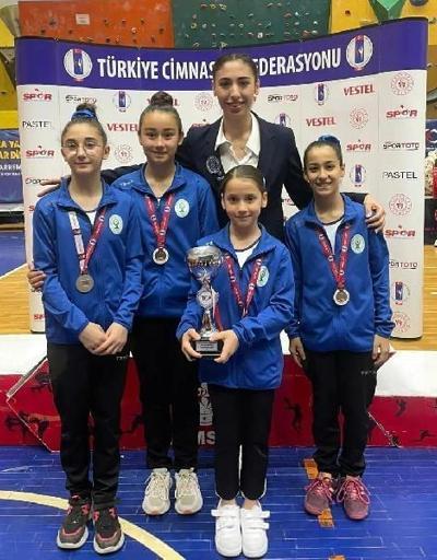 Bornovalı cimnastikçiler takım halinde Türkiye Şampiyonu oldu