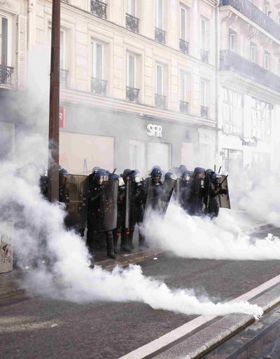 Fransada emeklilik reformuna karşı 12nci kitlesel protesto