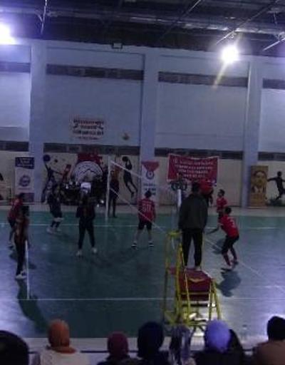 Silopi’de depremzede aileler için voleybol turnuvası