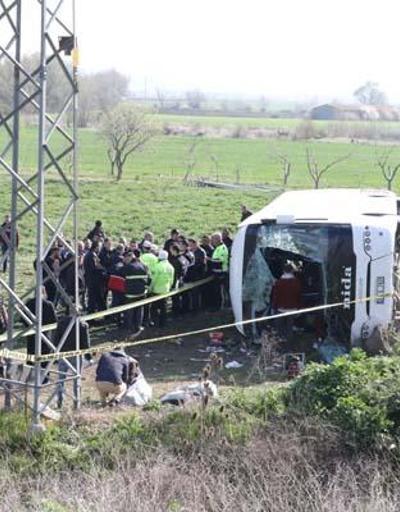 SON DAKİKA: Eskişehirde işçileri taşıyan otobüs devrildi: 3 ölü 31 yaralı