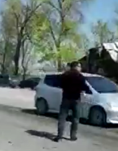 Kırgızistanda minibüs okul servisine çarptı: 18 yaralı