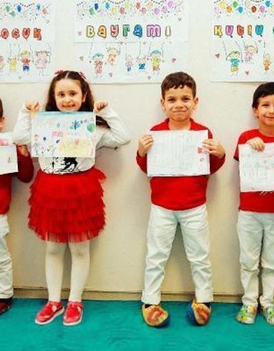 Hasta çocuklar 23 Nisan için uzaya resim çizdi