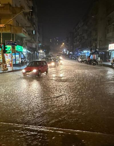 Kuşadası’nda sağanak yağış: Yollar göle döndü, sürücüler zor anlar yaşadı