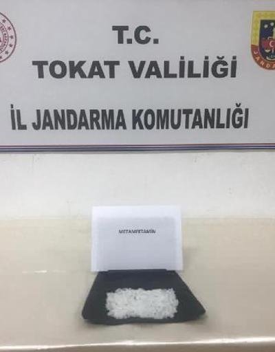 Kiralık araçla İstanbul’dan Tokat’a uyuşturucu getiren kişiyi jandarma yakaladı