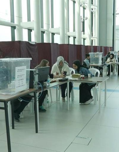 Havalimanlarındaki oy kullanma işlemi devam ediyor
