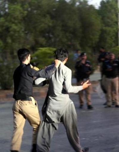 Pakistan’da sokaklar savaş alanına döndü