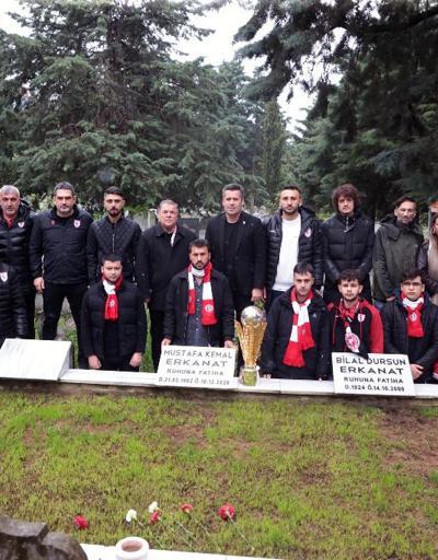 Samsunspor kupayı, vefat eden eski başkan, yönetici, futbolcu ve taraftarlarının mezarına götürdü