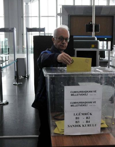 İstanbul Havalimanında kullanılan oy sayısı 18 bini geçti