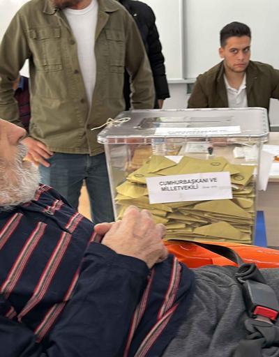 Düzcede 89 yaşındaki seçmen, sandığa sedye ile taşındı