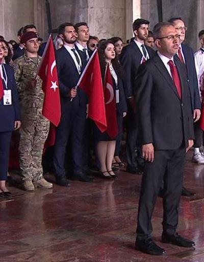 Bakan Kasapoğlu ve 81 ilden gençler Anıtkabirde