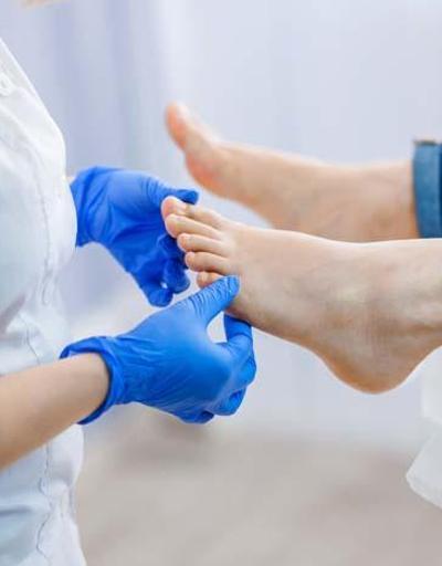 Diyabet hastalarının yüzde 15inde görülüyor Ayaklarınızı düzenli kontrol edin, çünkü...