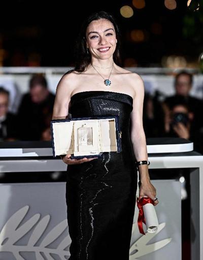 Merve Dizdar, 76. Cannes Film Festivalinde En İyi Kadın Oyuncu ödülünü kazandı