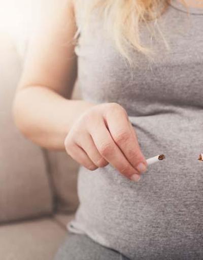Doğum yapan ve emziren kadınlar sigarayı 14 ay bırakıyor