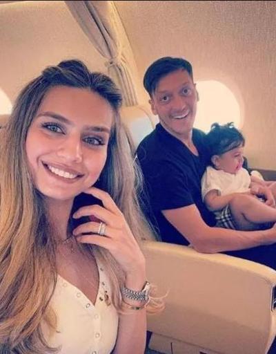 Amine Gülşe ile Mesut Özil sosyal medyada aşka geldi