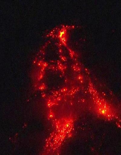 Filipinlerde yanardağ lav püskürtüyor