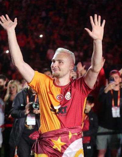 Galatasaraylı Nelssondan ayrılık açıklaması