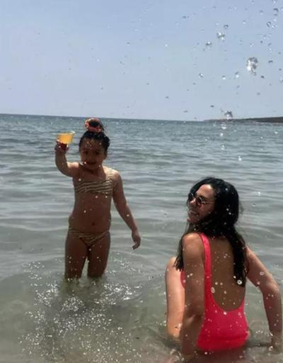 Şükran Ovalı ve kızı Mihran Ela tatilde