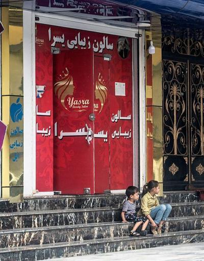 Taliban’dan bir yasak daha: Güzellik salonlarının kapılarına kilit vurulacak