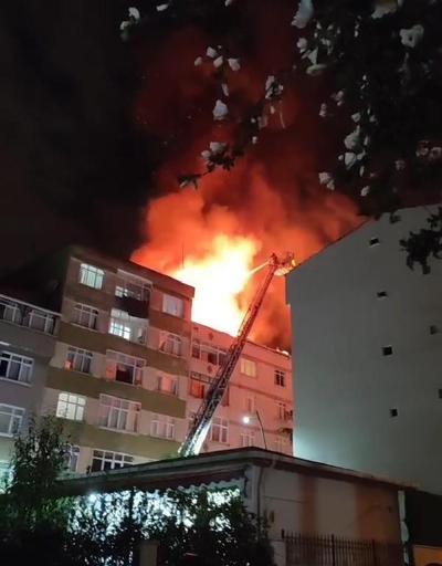 Esenlerde 5 katlı binanın çatısı alev alev yandı