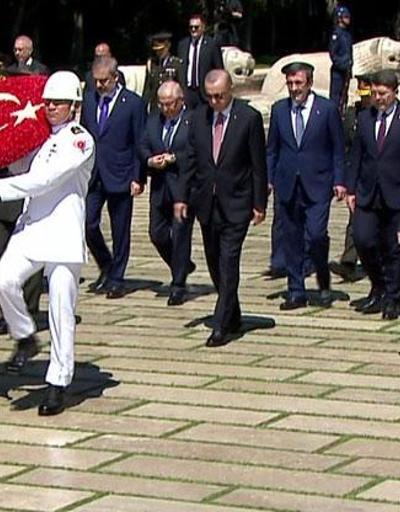 Son dakika: Erdoğan ve YAŞ üyeleri Anıtkabirde