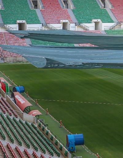 Diyarbakır Stadyumunun zemini sıcak havadan böyle korunuyor