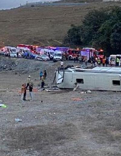 İstanbulda yolcu otobüsü devrildi Yaralılar var