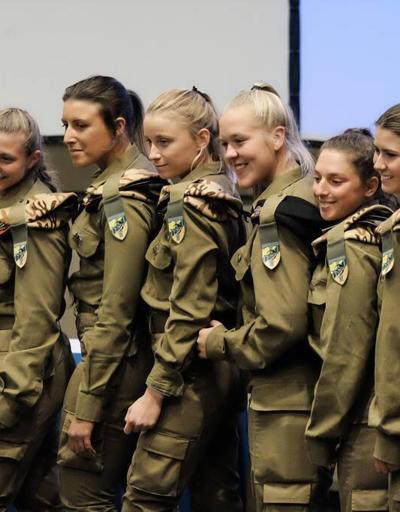 Kadın askerler isyanda: İsrailde kışlayı karıştıran şarkı emri