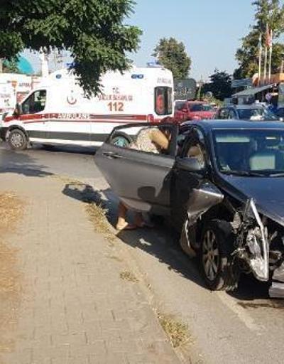 2 otomobilin çarpıştığı kazada, karı-koca yaralandı