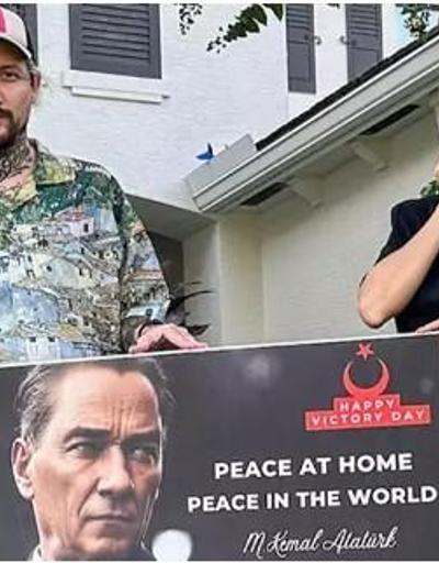 Eylül Öztürk, Amerikadaki evinin bahçesine Atatürk posteri astı