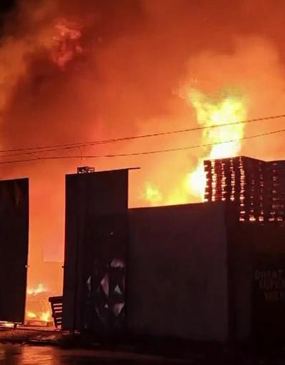 Adanada palet fabrikasında yangın