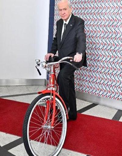 MHP Lideri Bahçeli, bisikletli pozuyla Cumhurbaşkanlığı Bisiklet Turunu kutladı