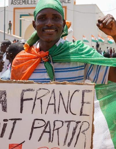 Macron, Nijer kararını dünyaya duyurdu: Fransız askerler çekiliyor