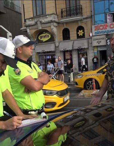 Taksim’de denetime takılan sürücüden polislere tehdit: Bekleyin burada, abimi alıp geleceğim...