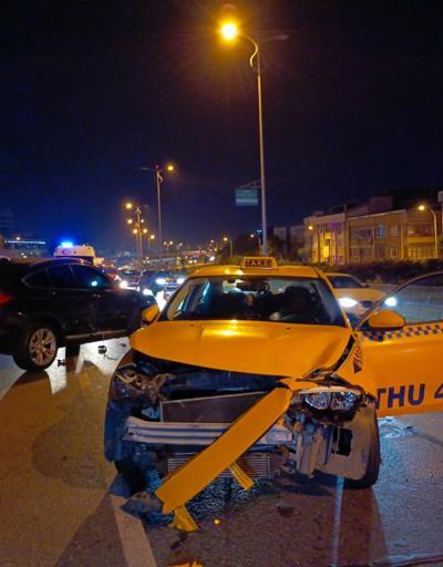 Bayrampaşa TEM bağlantı yolunda zincirleme trafik kazası: 4 yaralı