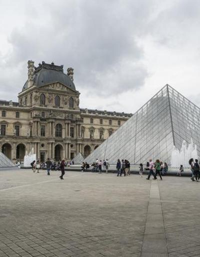 Paris’teki Louvre Müzesi, güvenlik sebebiyle kapatıldı