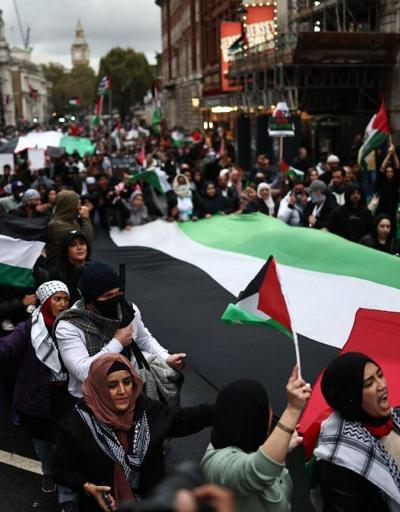 Londra’da 100 bin kişi Filistin için yürüdü