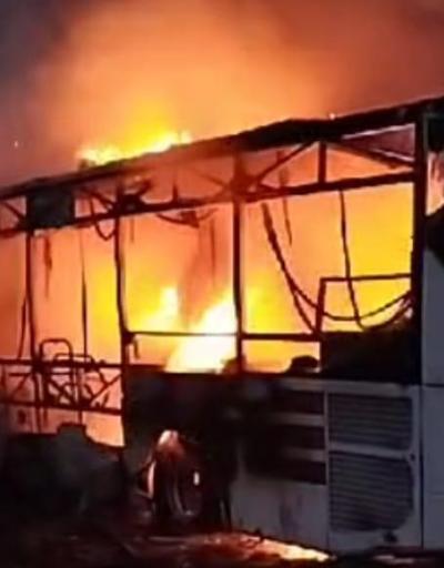 Karsta park halindeki halk otobüsü alev alev yandı