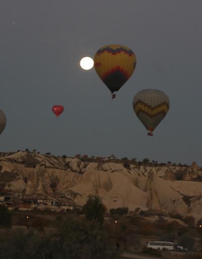 Kapadokya Cumhuriyet coşkusu 100 balon, 100 bayrakla göğe yükseldi