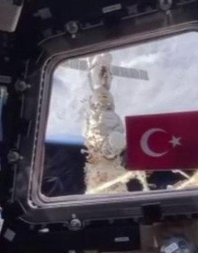 Rus kozmonot Cumhuriyet’in 100. yılını uzaydan Türk bayrağı ile kutladı